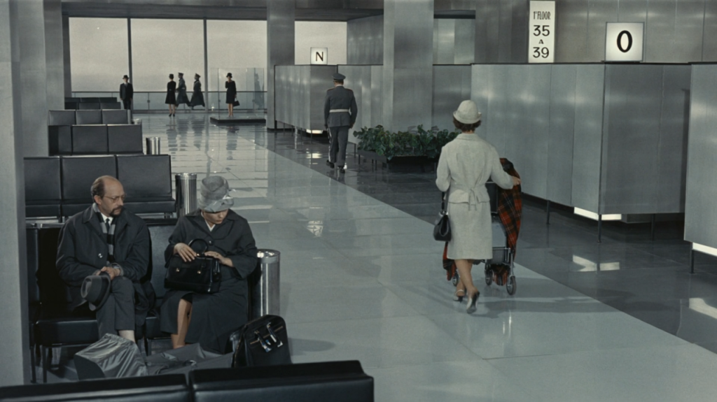 Plan fixe d'introduction de la partie "Aéroport" du film Playtime